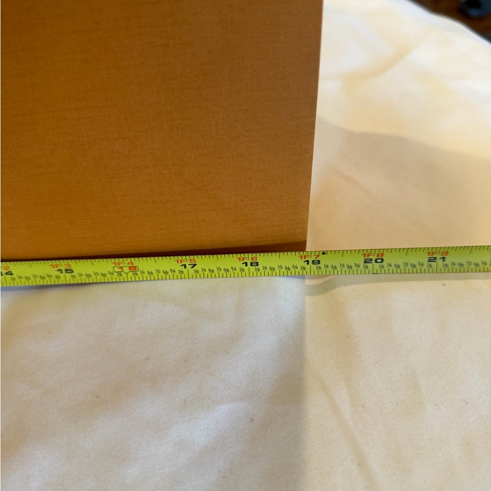 Louis Vuitton Gift Bag - Picture 9 of 9